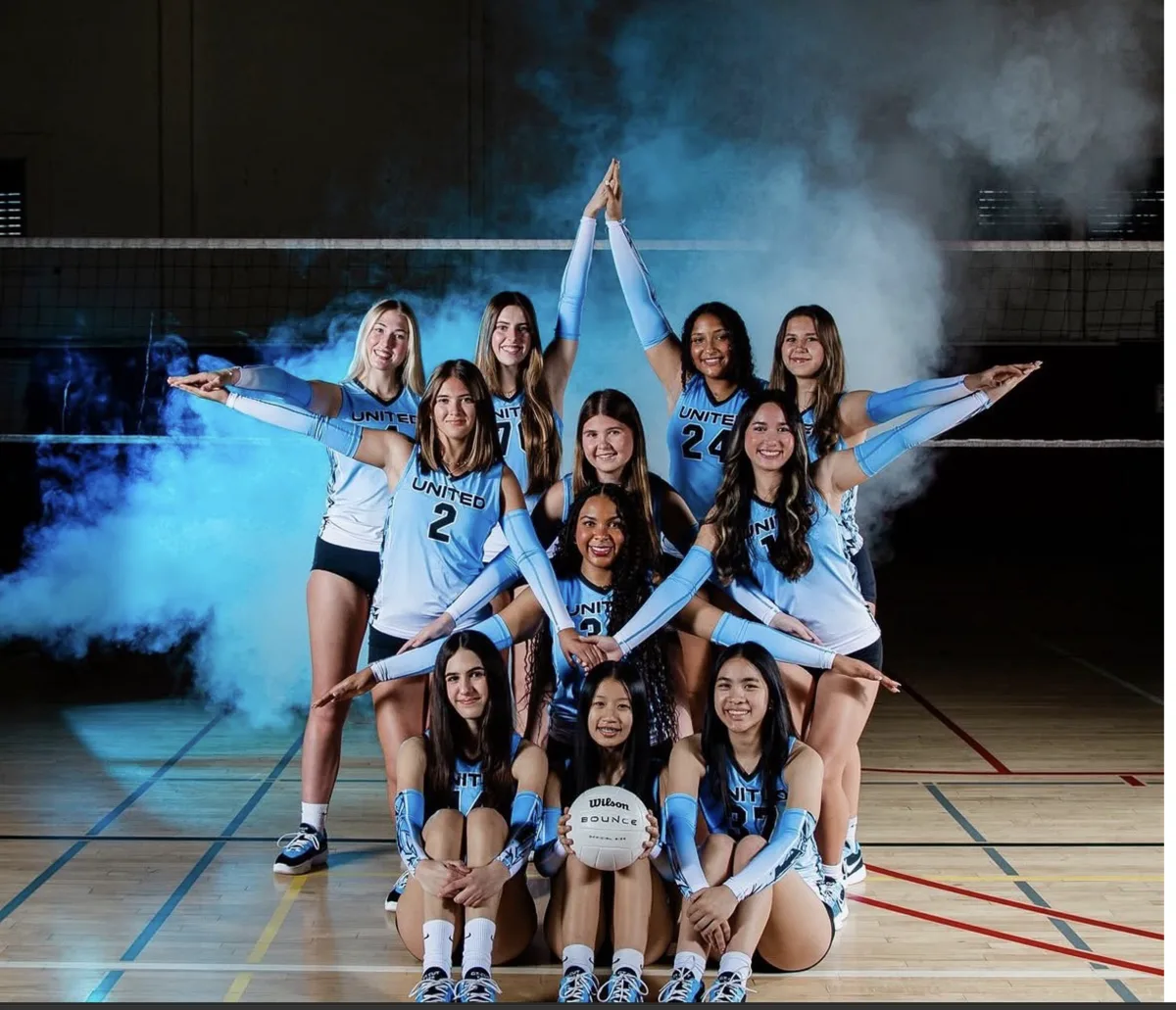 United TX club team portrait on court